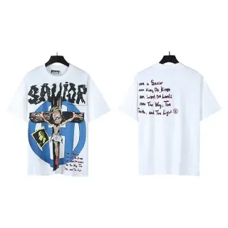 Camiseta oversized blanca con estampado gráfico