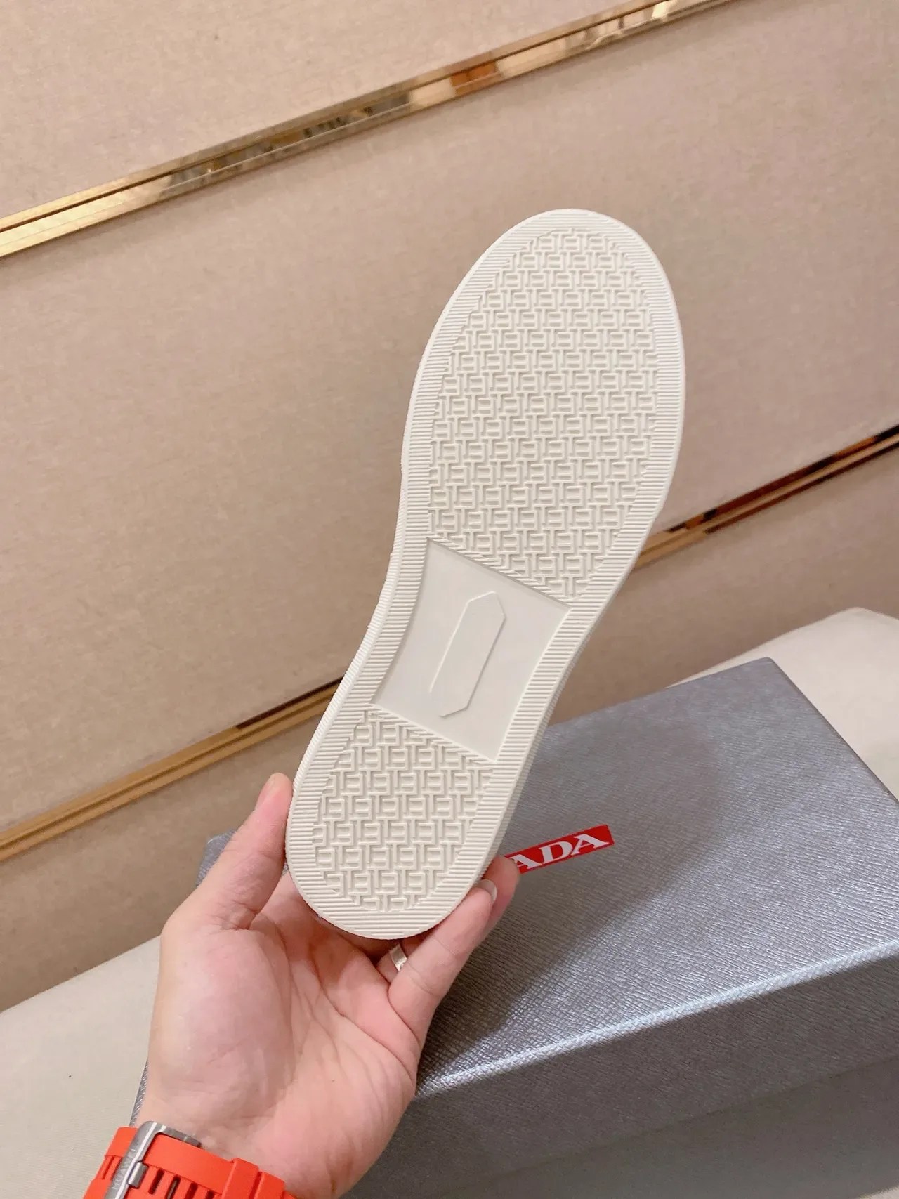 White Low-Top Lace-Up Casual Sneaker 2