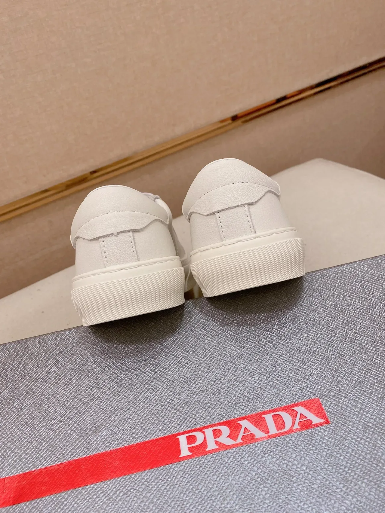 White Low-Top Lace-Up Casual Sneaker 3
