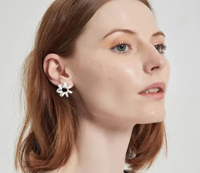 White Sculpted Loop Stud Earrings 3