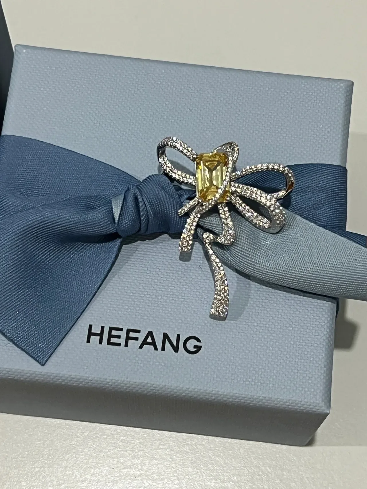 Yellow Gemstone Pavé Ribbon Brooch 4