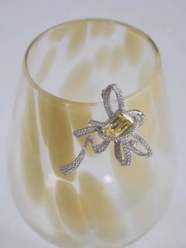 Yellow Gemstone Pavé Ribbon Brooch 9