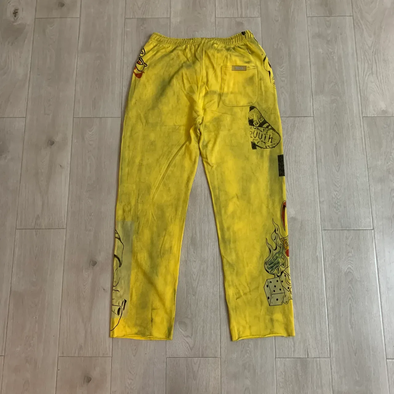Pantalones de chándal amarillos con impresión gráfica, cintura con cordón y talla relajada 6