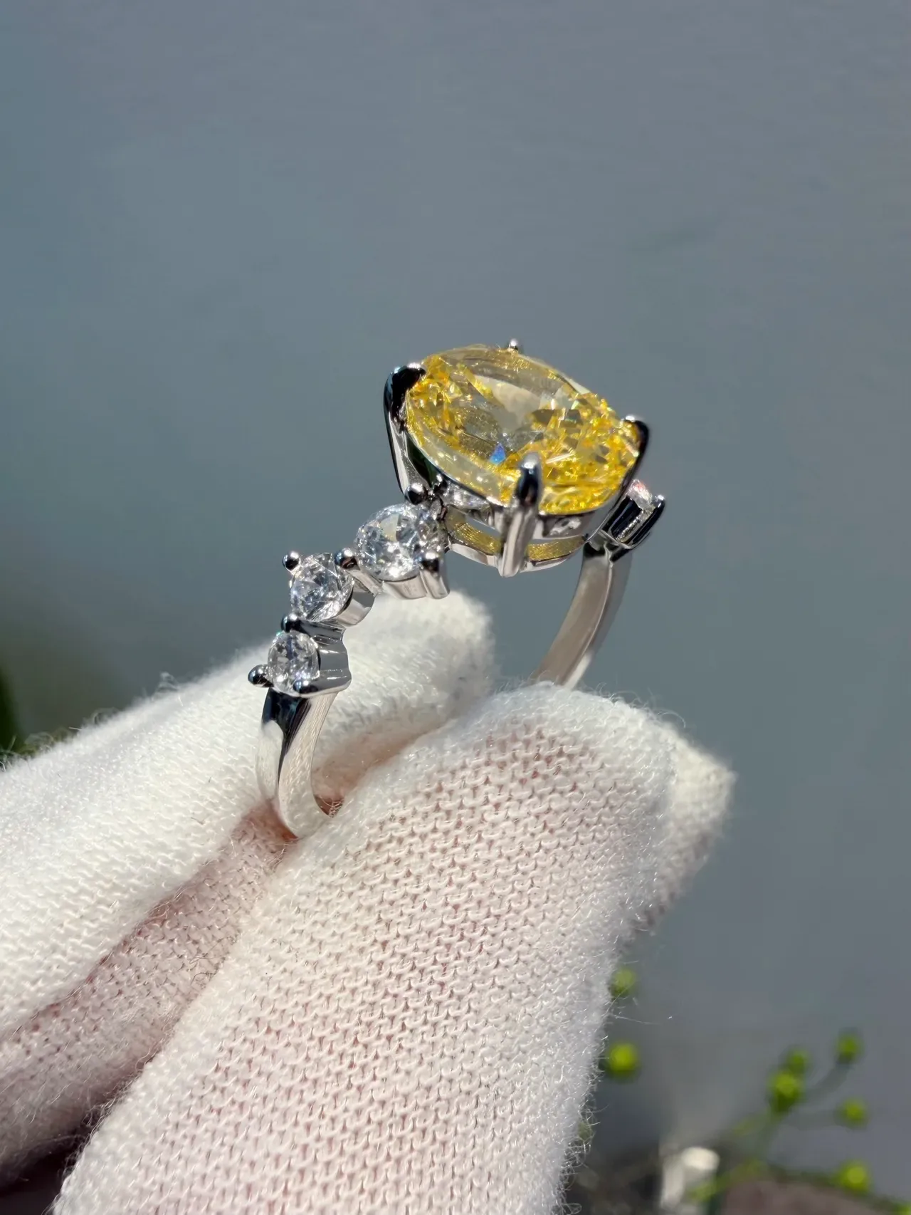 Yellow Silver Oval-Cut Central Gemstone Four-Prong Solitaire Setting Ring 3