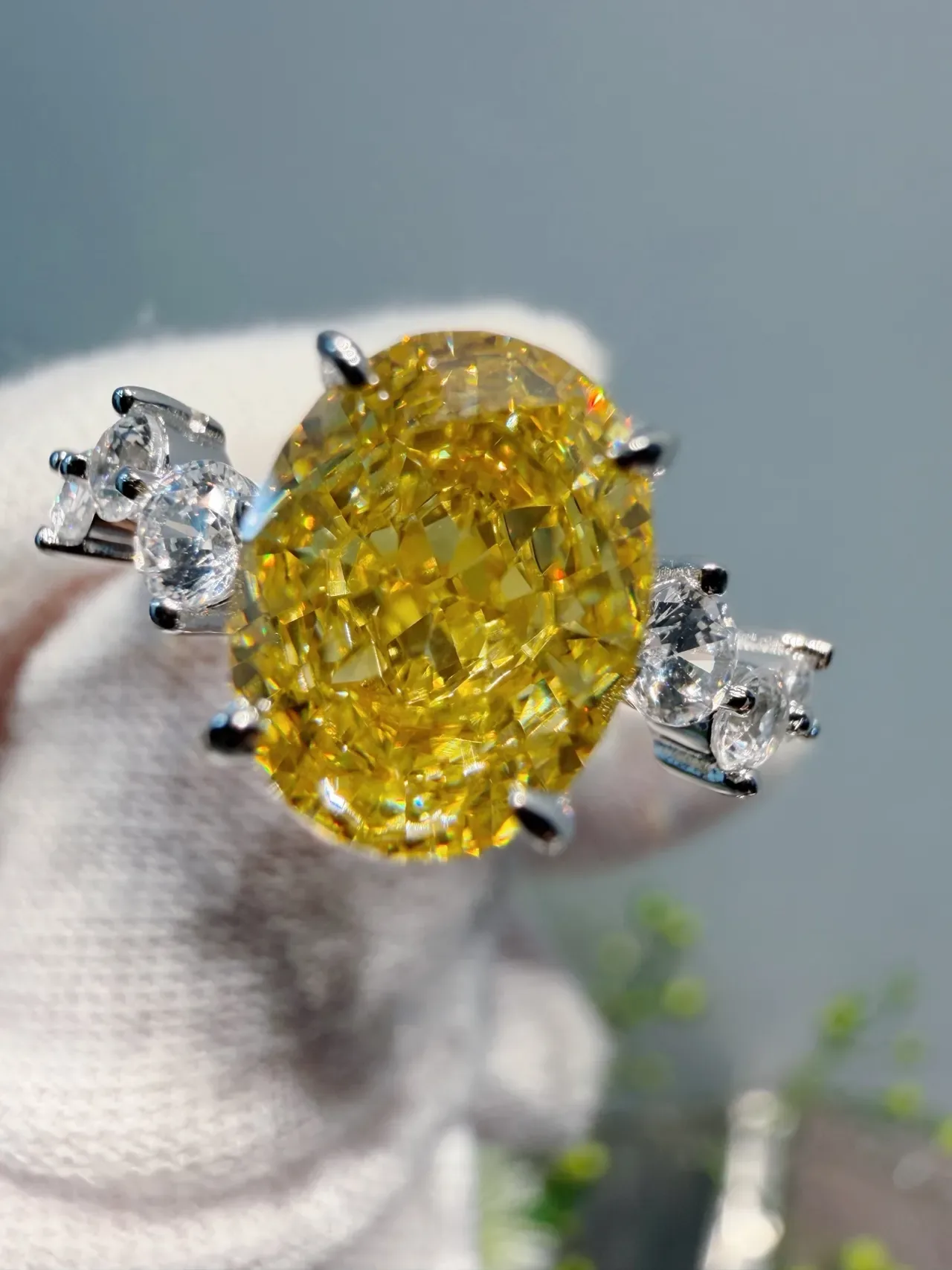 Yellow Silver Oval-Cut Central Gemstone Four-Prong Solitaire Setting Ring 8
