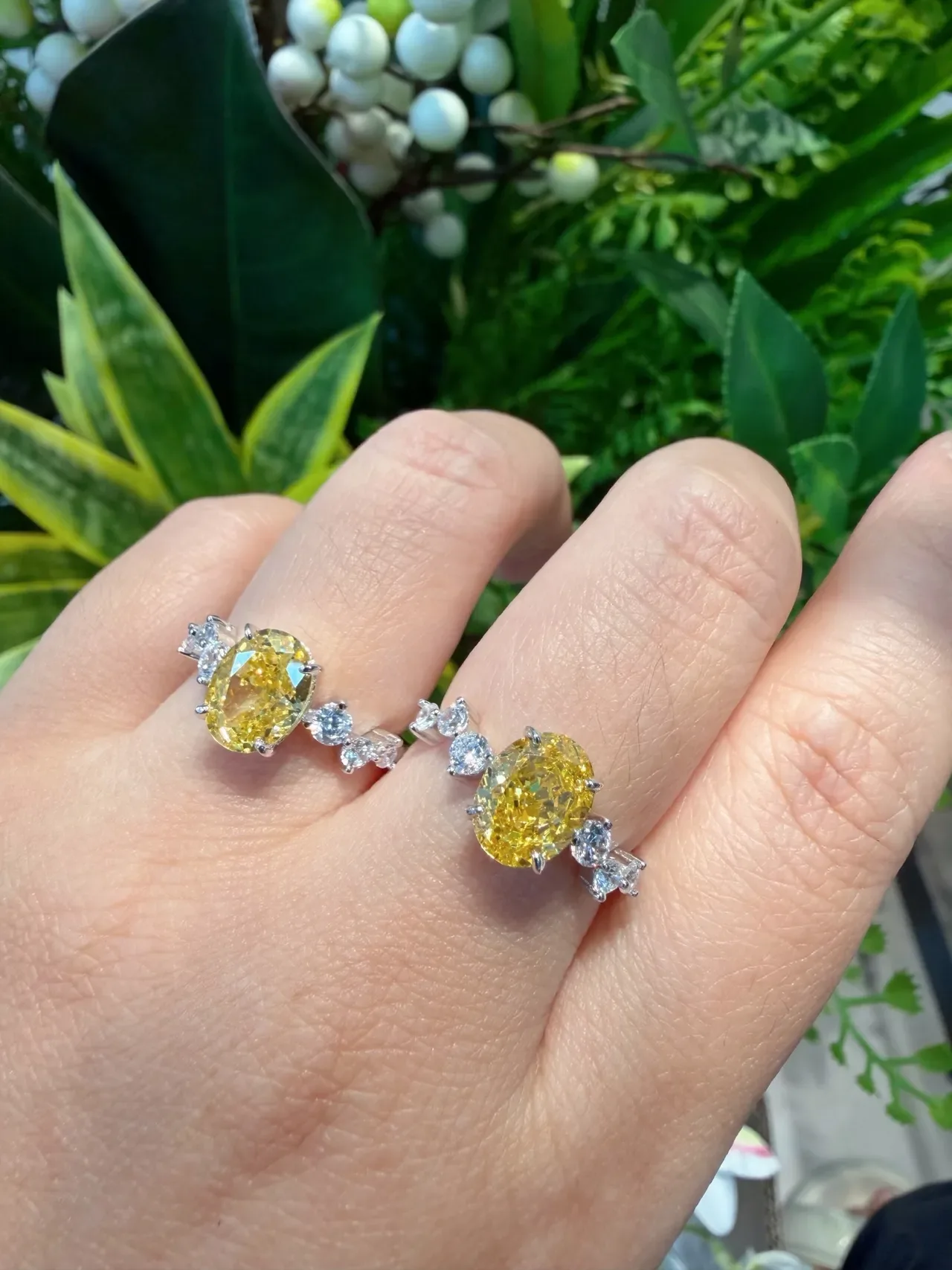 Yellow Silver Oval-Cut Central Gemstone Four-Prong Solitaire Setting Ring 9