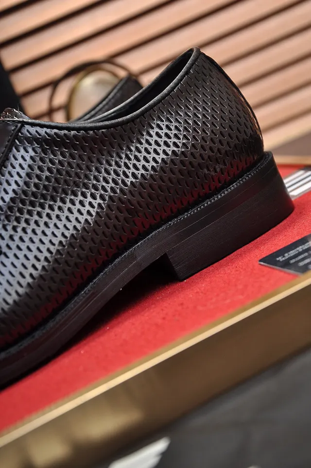Giorgio Armani Chaussures Oxford marron perforées à embout cap 3
