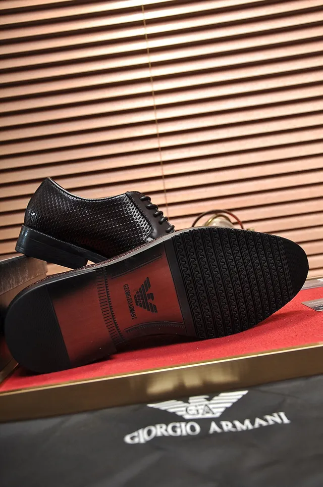 Giorgio Armani Chaussures Oxford marron perforées à embout cap 5