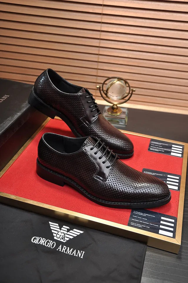 Giorgio Armani Chaussures Oxford marron perforées à embout cap 6
