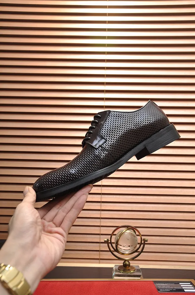Giorgio Armani Chaussures Oxford marron perforées à embout cap 7