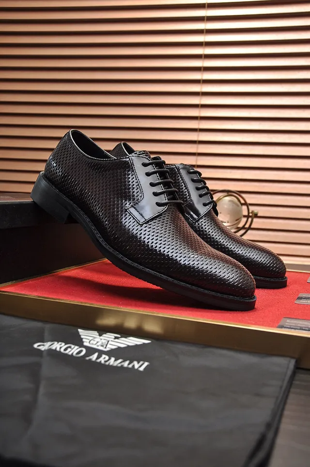Giorgio Armani Chaussures Oxford marron perforées à embout cap 8