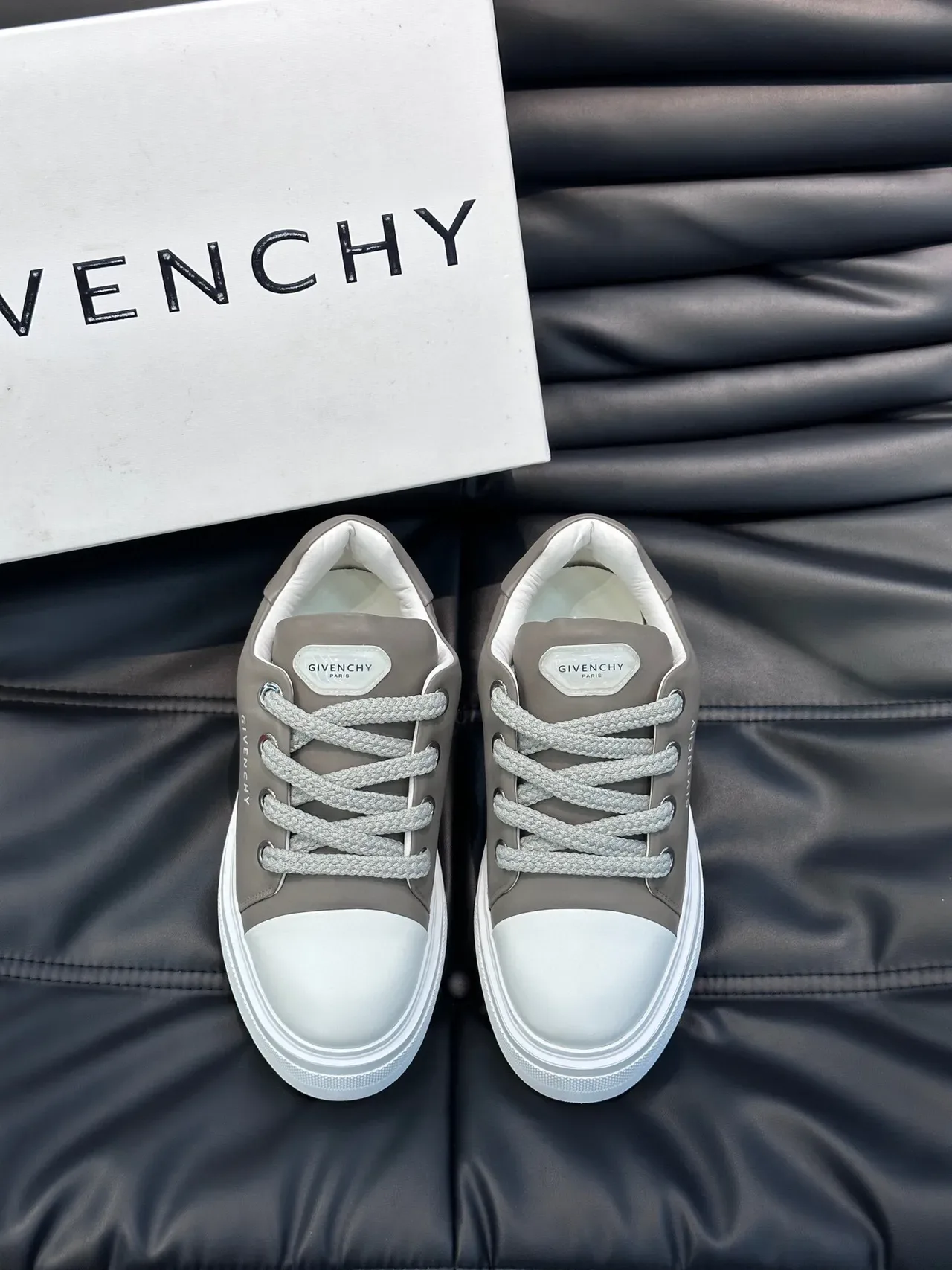 Givenchy City Sport টপ এবং হোয়াইট লাইফস্টাইল স্নিকার্স 2
