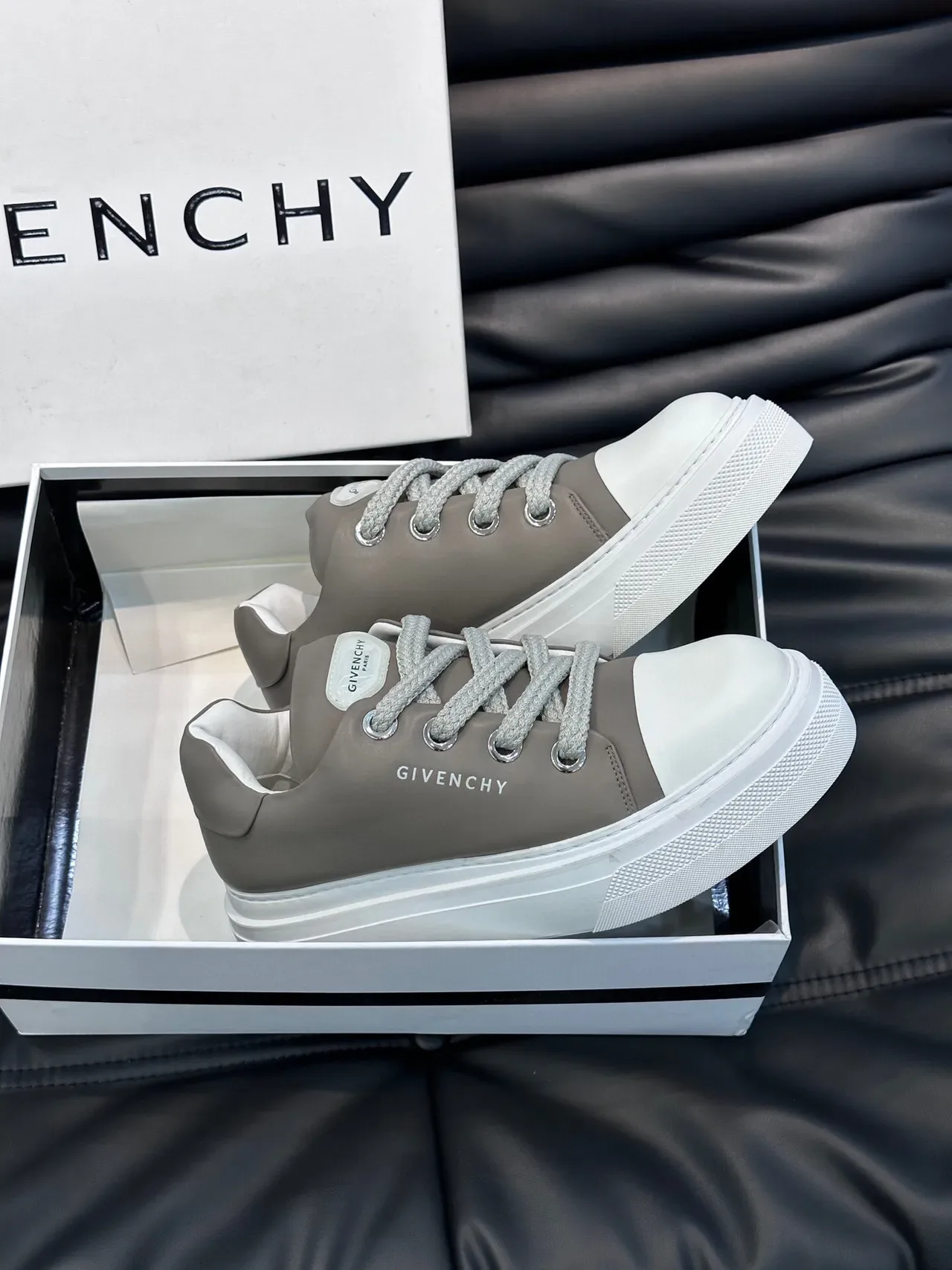 Givenchy City Sport টপ এবং হোয়াইট লাইফস্টাইল স্নিকার্স 5