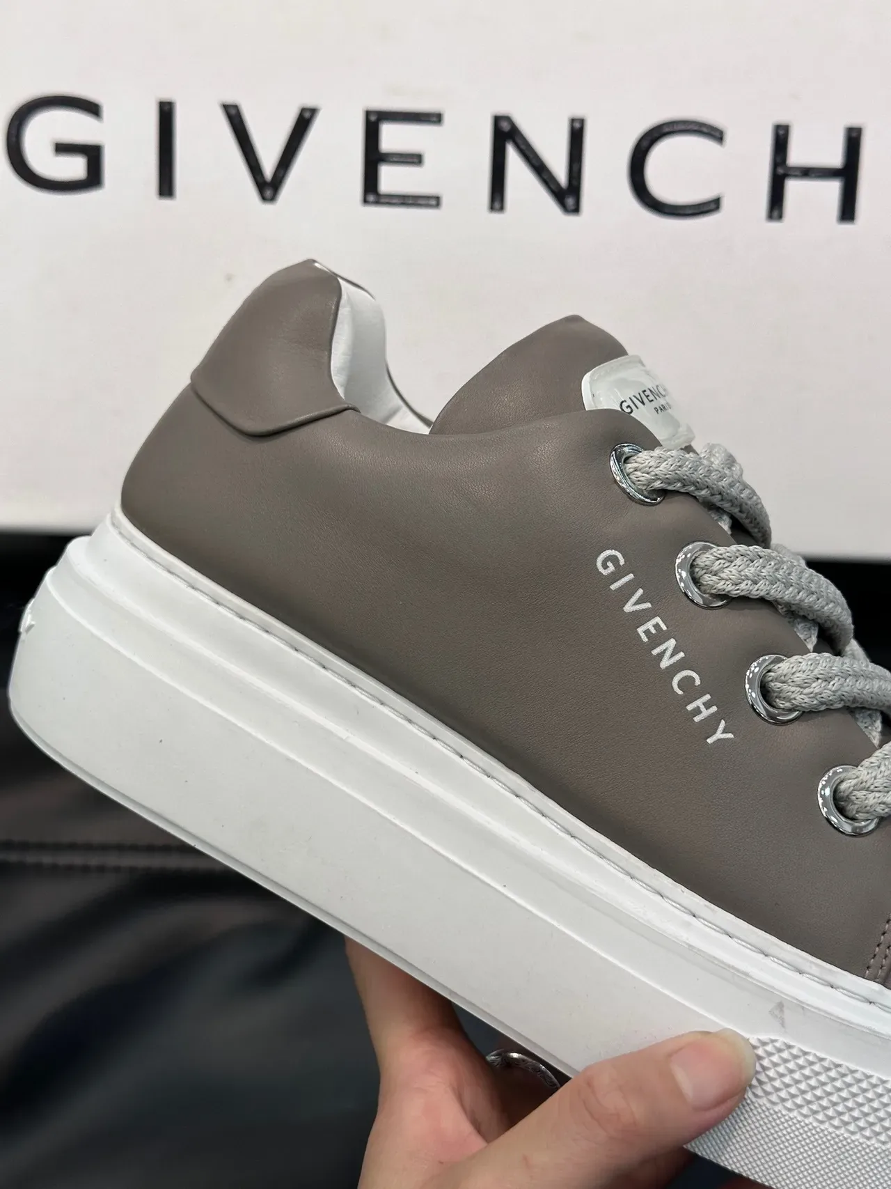 Givenchy City Sport টপ এবং হোয়াইট লাইফস্টাইল স্নিকার্স 6