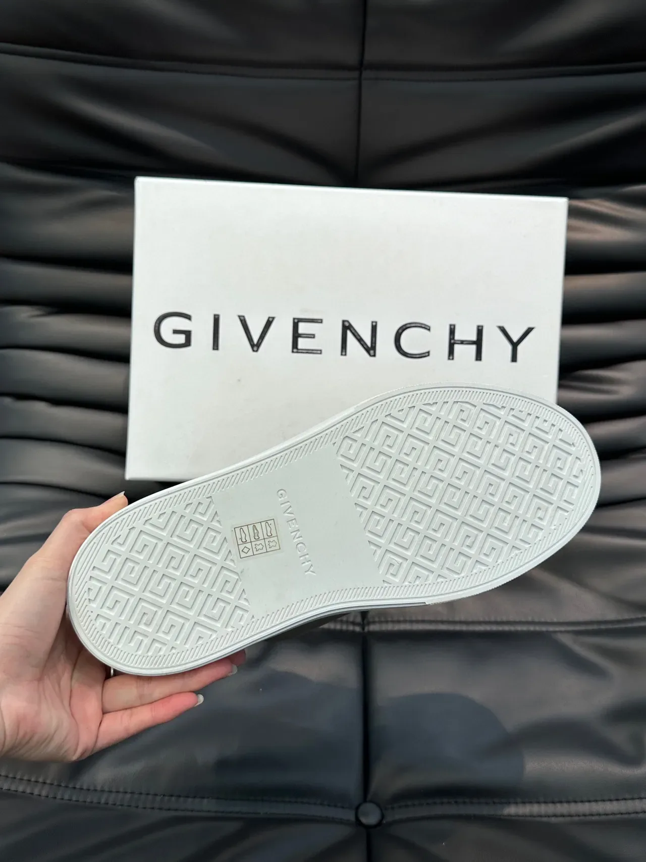Givenchy City Sport টপ এবং হোয়াইট লাইফস্টাইল স্নিকার্স 8