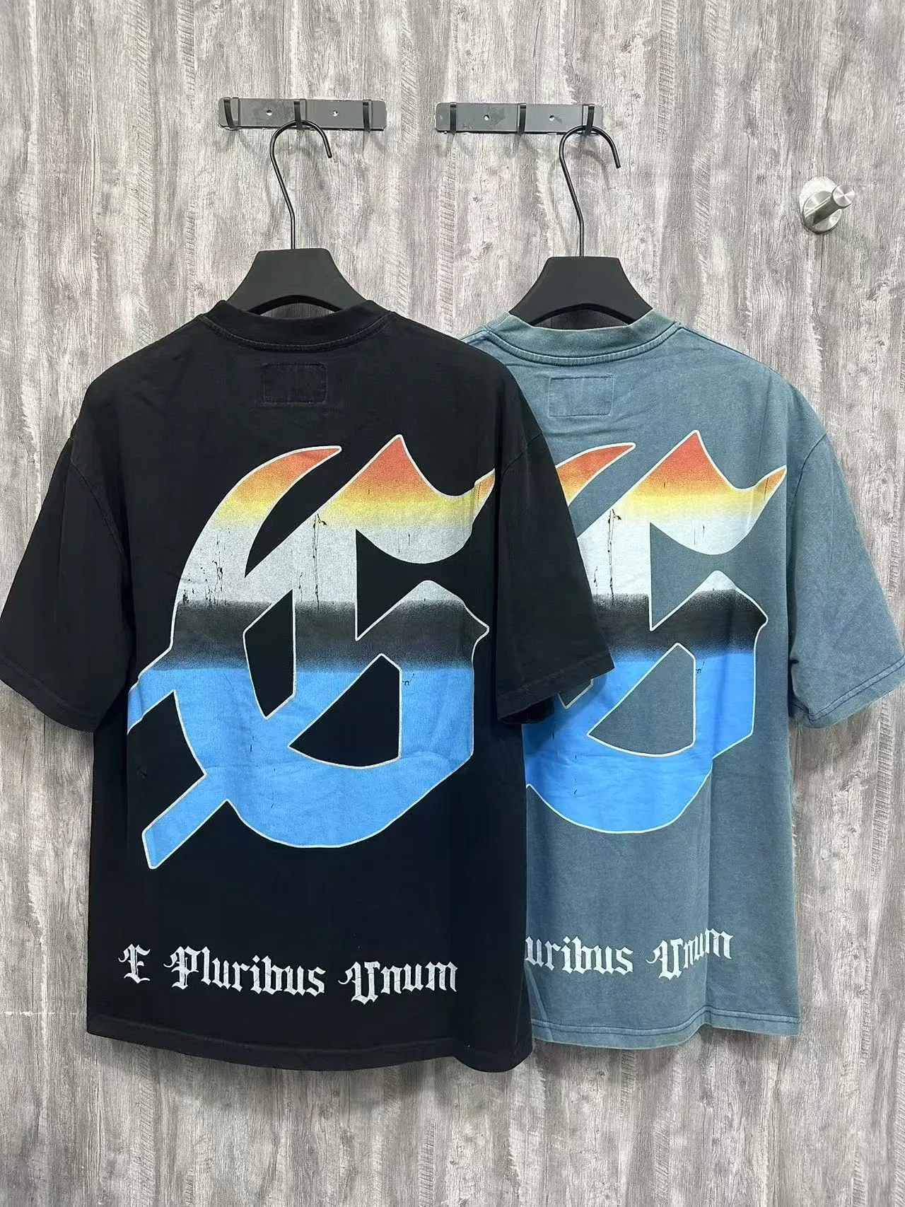 Camiseta Godspeed preta e azul corte oversized estampa gráfica desgastada 5