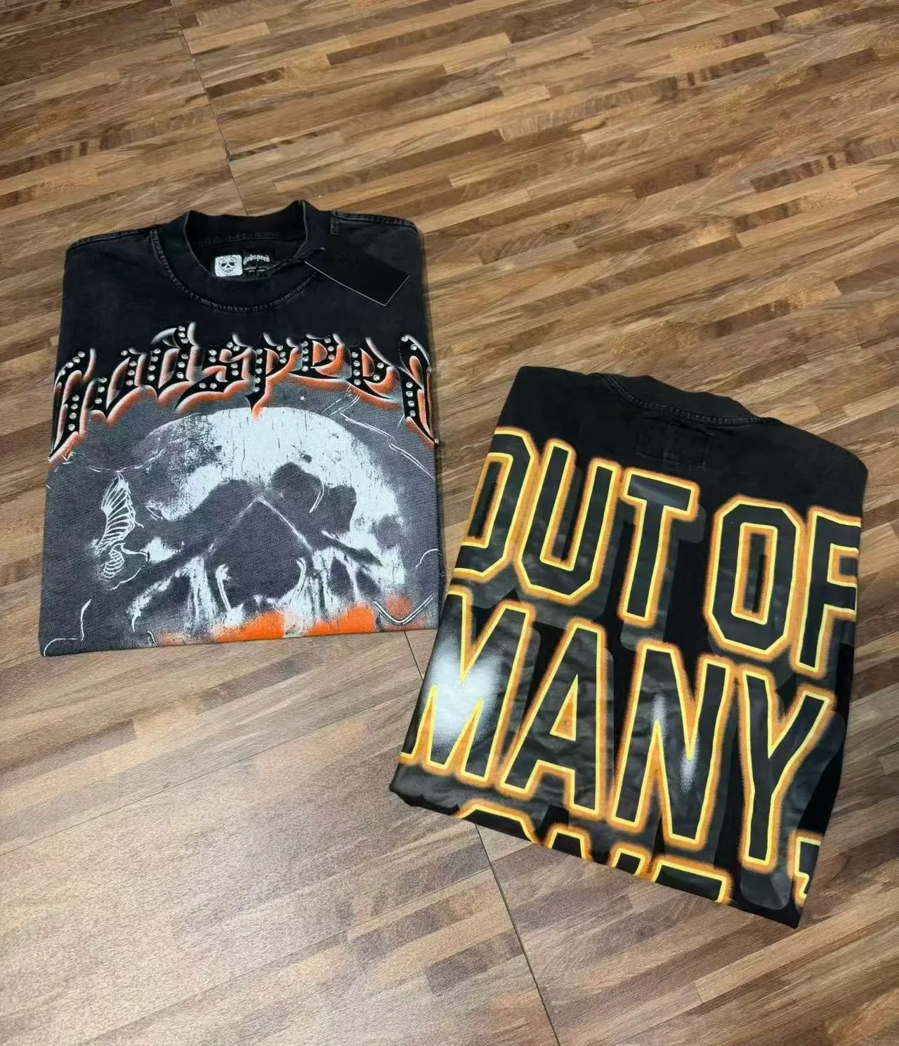 T-shirt graphique à manches longues Godspeed De plusieurs, un 4
