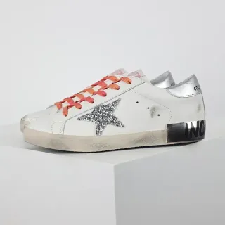 Golden Goose Superstar Tênis lifestyle de couro branco desgastado com estrela glitter