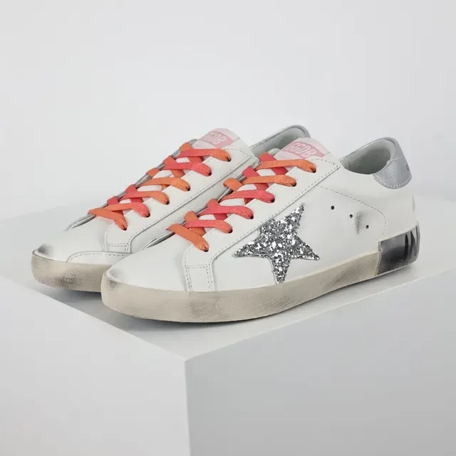 Golden Goose Superstar Zapatillas lifestyle de cuero blanco desgastado con estrella de brillo 2