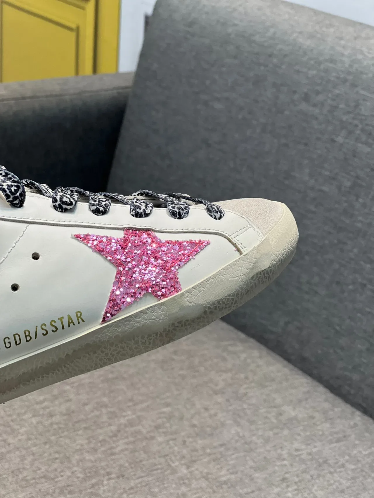 Golden Goose Superstar rose pailletée étoile léopard dentelle lifestyle sneaker 3