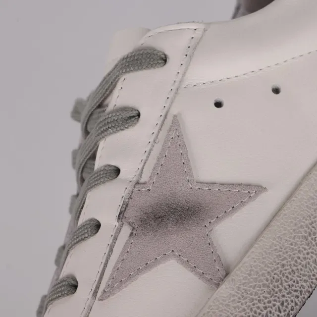 Golden Goose Superstar zapatillas lifestyle blancas gris desgastadas suela de goma con etiqueta del talón metálico 6