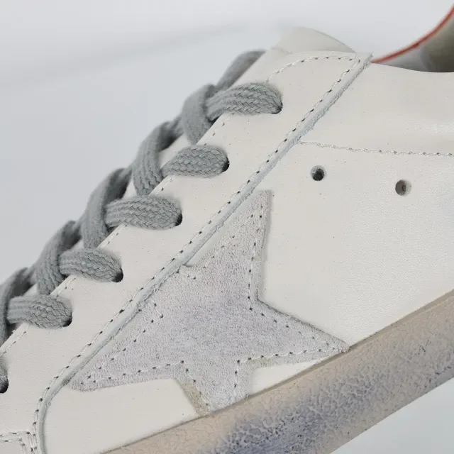 Golden Goose Superstar Zapatillas Lifestyle Blancas Naranja Suela distressed Parche Estrella Lateral 6