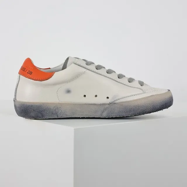 Golden Goose Superstar Zapatillas Lifestyle Blancas Naranja Suela distressed Parche Estrella Lateral 7