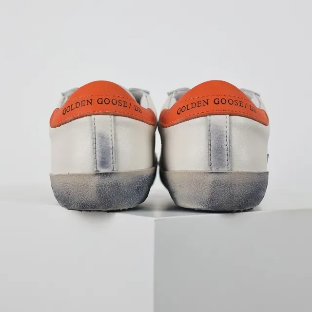 Golden Goose Superstar Zapatillas Lifestyle Blancas Naranja Suela distressed Parche Estrella Lateral 8
