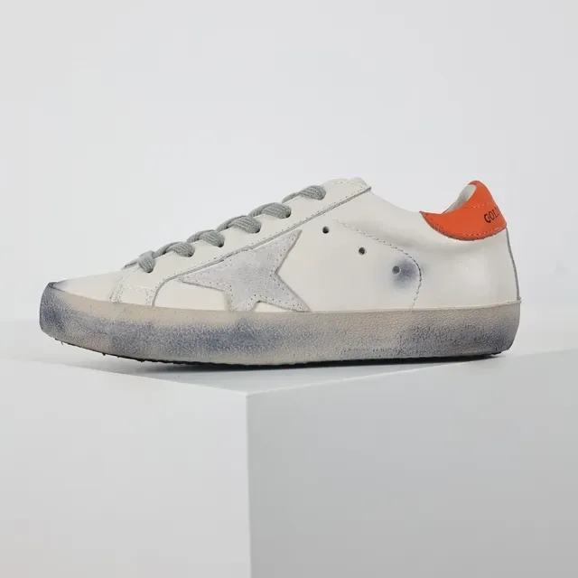 Golden Goose Superstar Zapatillas Lifestyle Blancas Naranja Suela distressed Parche Estrella Lateral 9