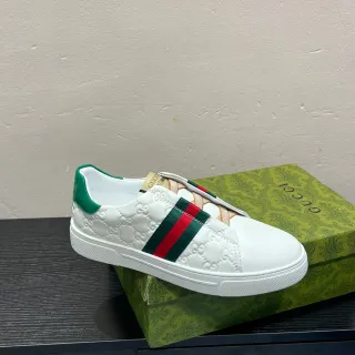 Gucci Ace en relieve GG Web rayado Slip-On zapatillas lifestyle