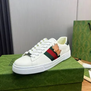 Gucci Ace أبيض أخضر أحمر ويب سترايب مطرز ثور لايف ستايل سنيكر