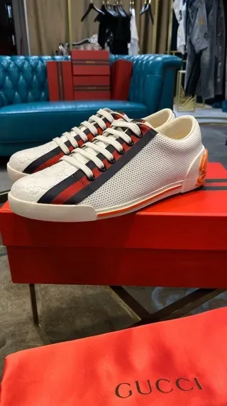 Gucci Ace Lifestyle Sneakers en Blanco, Rojo, Azul Marino, Naranja 2