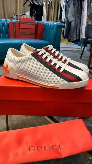 Gucci Ace Lifestyle Sneakers en Blanco, Rojo, Azul Marino, Naranja 5