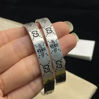 Gucci Bee GG Pulseras Rígidas Plateadas Grabadas