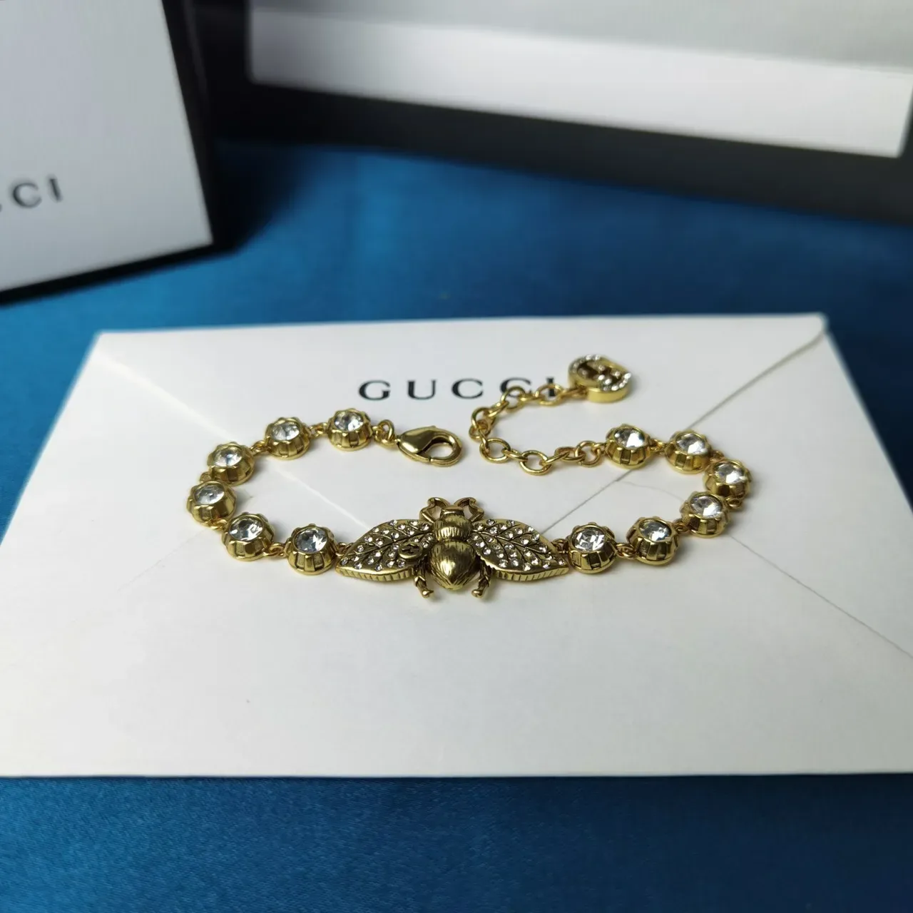 Gucci Pulsera con Motivo de Abeja Set de Cristales Ton Dorado 3