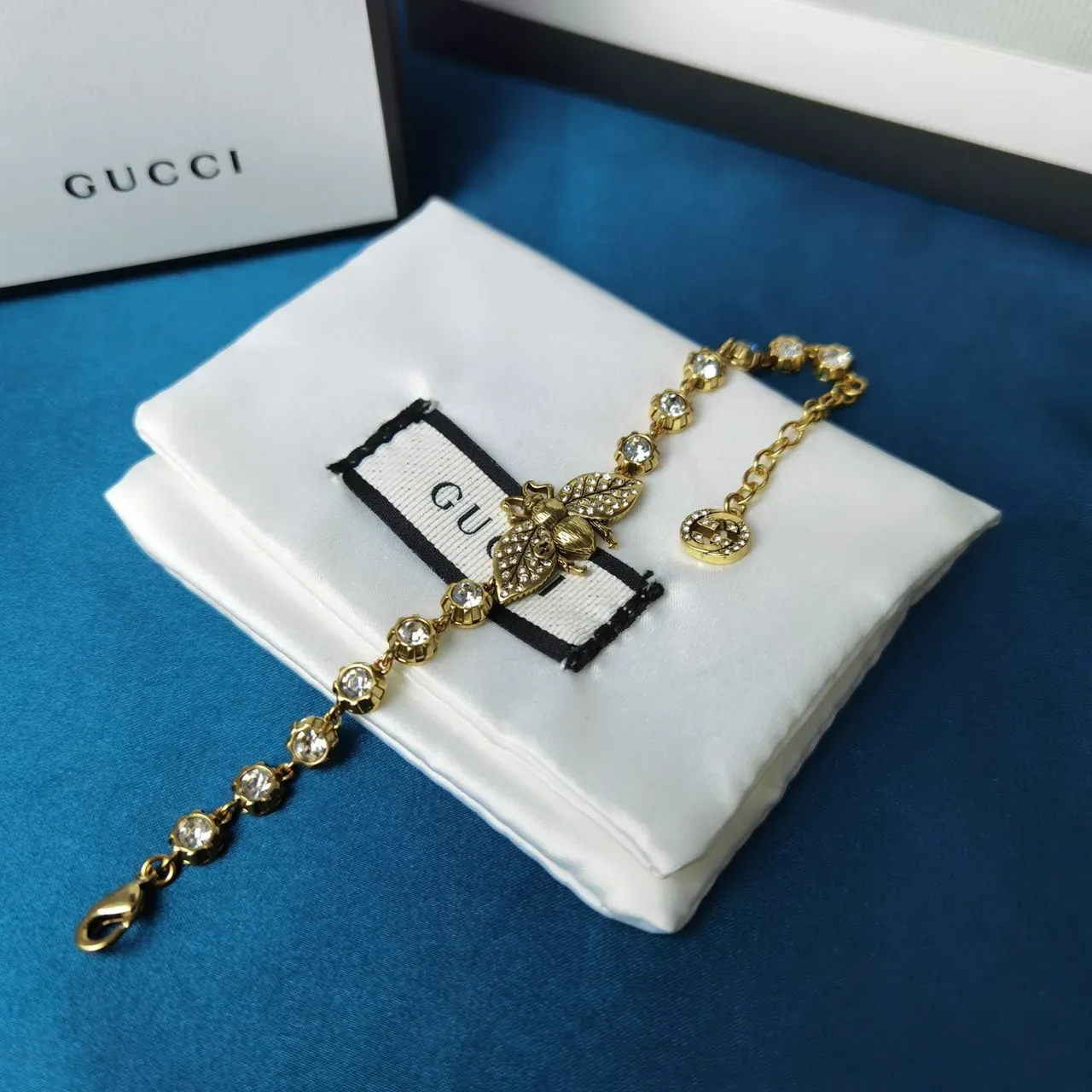 Gucci Pulsera con Motivo de Abeja Set de Cristales Ton Dorado 4