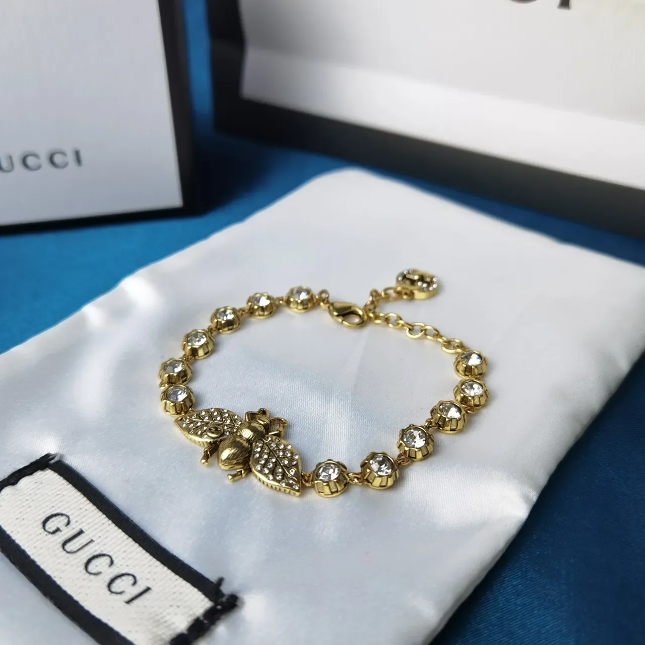 Gucci Pulsera con Motivo de Abeja Set de Cristales Ton Dorado 8