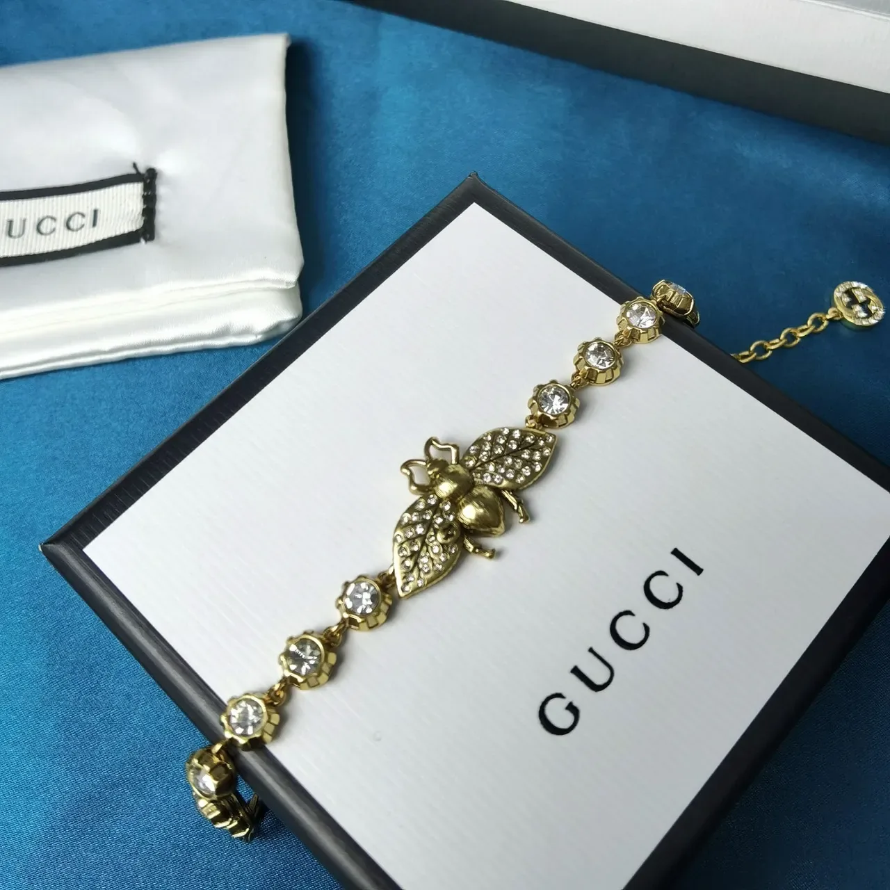 Gucci Pulsera con Motivo de Abeja Set de Cristales Ton Dorado 9
