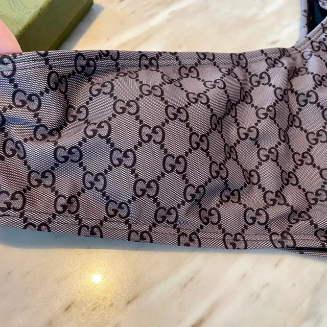 Gucci बेज ब्राउन एक कंधे वाला साइड कटआउट स्विमवियर 4