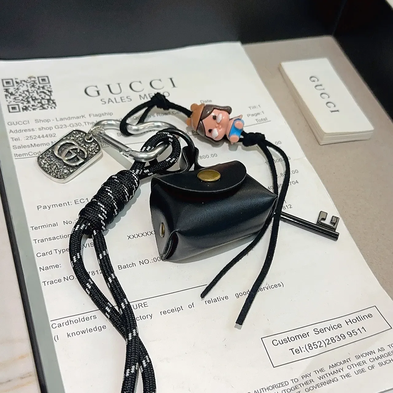 Gucci Mini Poche Cuir Noir Doré avec Lanière Paracord pour Appareil Photo 3
