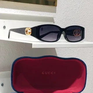 Gucci কালো সোনা আয়তক্ষর ফ্রেম Interlocking G Hardware সানগ্লাস