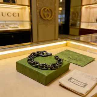 سوار Gucci أسود وأخضر سلسلة الروابط الملتوية إنهاء المعدن المؤكسد