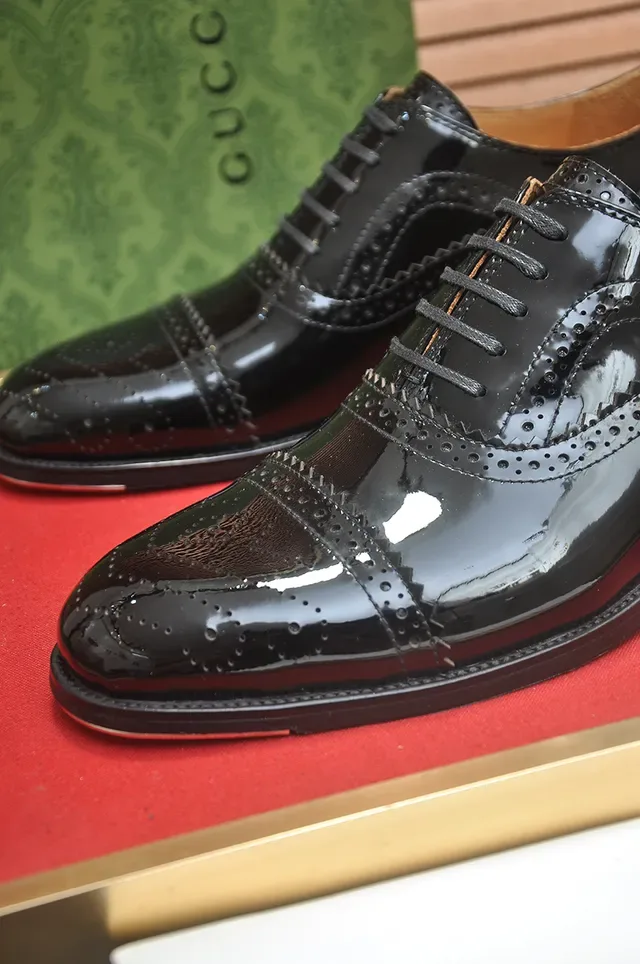 Gucci Black Patent Leather Cap-Toe Brogue Oxford Shoes 2