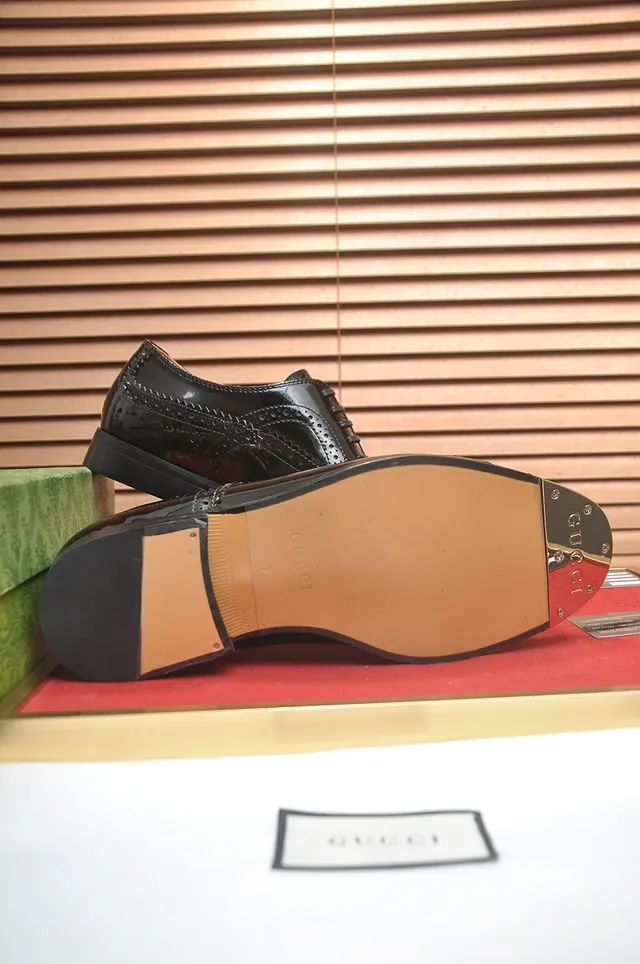 Gucci Black Patent Leather Cap-Toe Brogue Oxford Shoes 3
