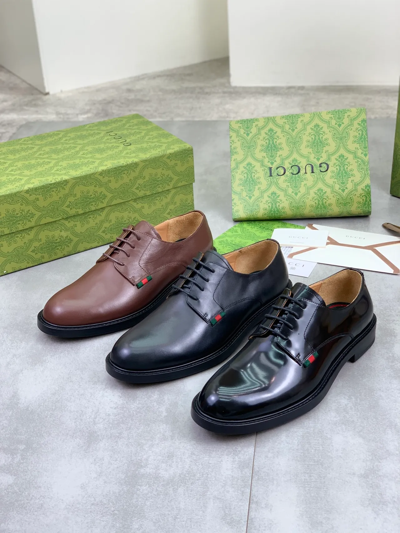 Gucci أحذية دربي جلد ناعم بني أسود بناء رباط مفتوح 2