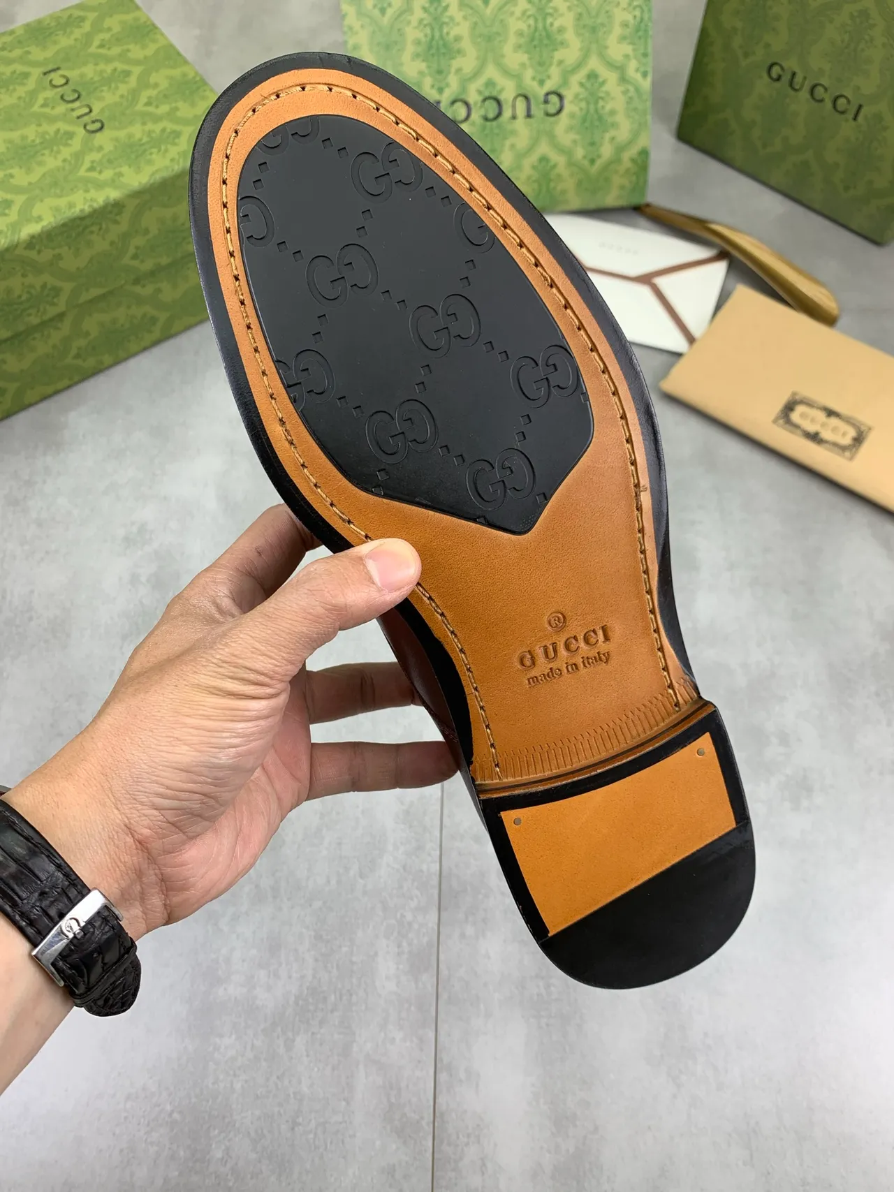Gucci أحذية دربي جلد ناعم بني أسود بناء رباط مفتوح 4