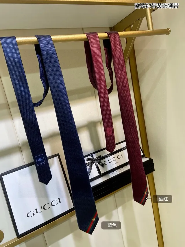 Gucci Cravate Bordeaux Honeycomb Tissée 4