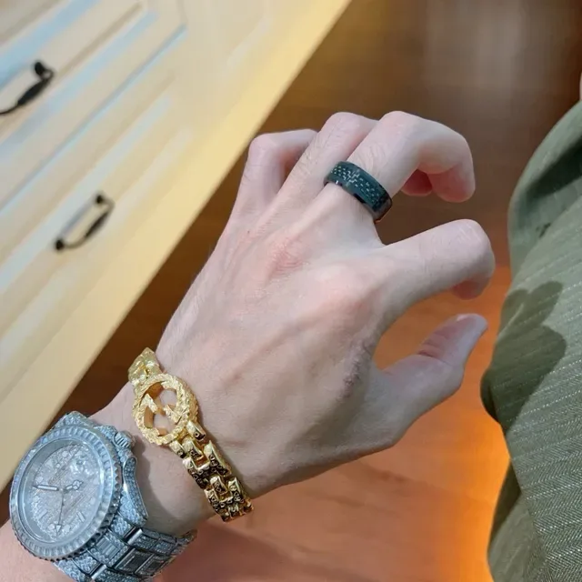 خاتم Gucci إنليه ألياف الكربون أسود 2