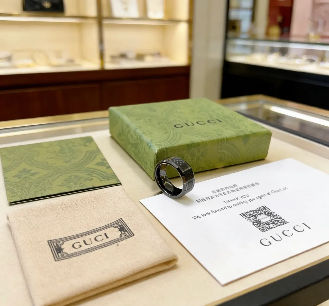 خاتم Gucci إنليه ألياف الكربون أسود 3