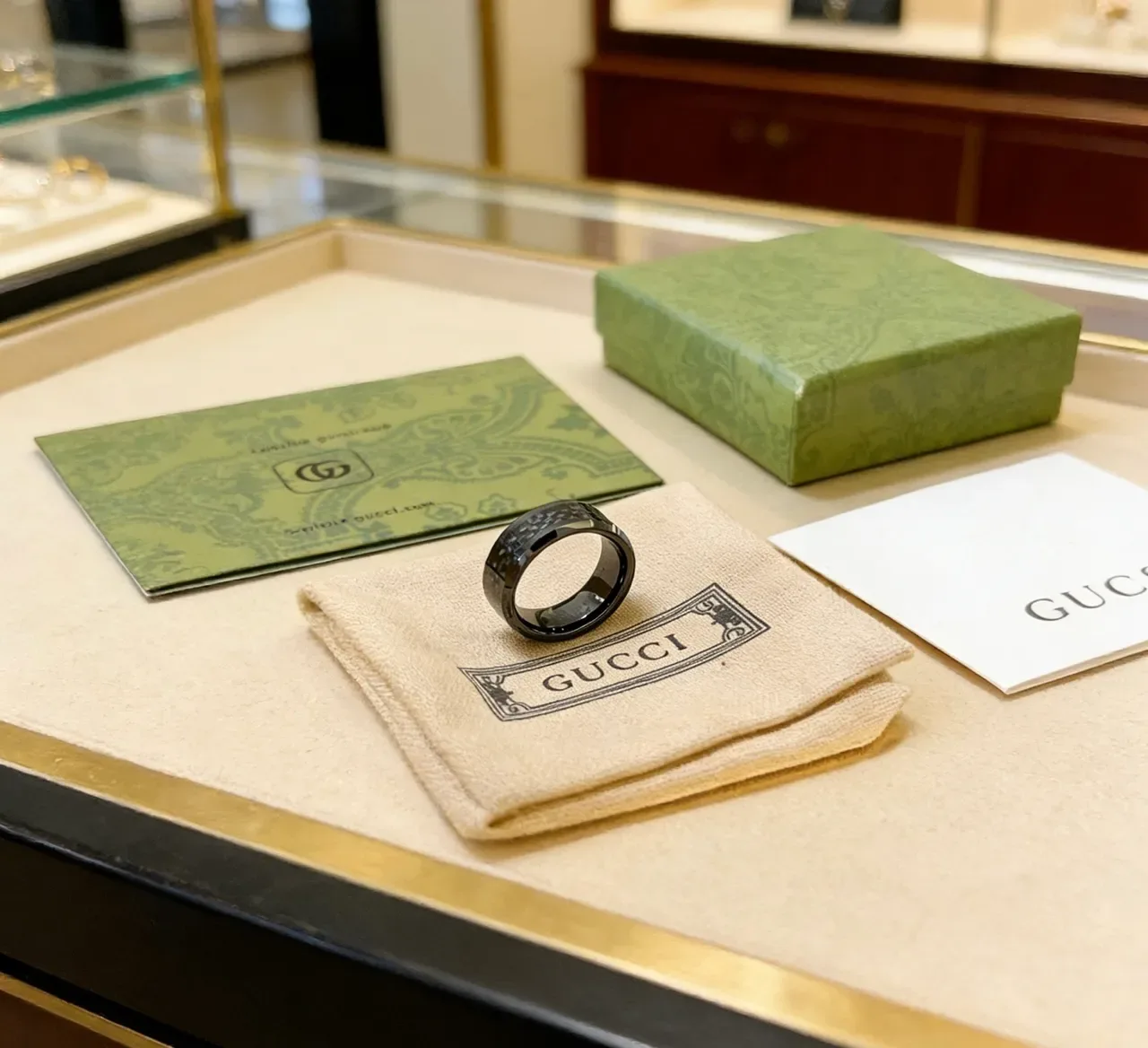 خاتم Gucci إنليه ألياف الكربون أسود 4
